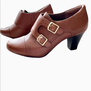 Clarks Bendables Brown Leather Buckle Ankle Heels Booties Shoes Boots Size 6